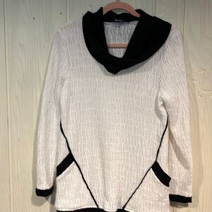 Michael Tyler Tunic Sweater Size Medium